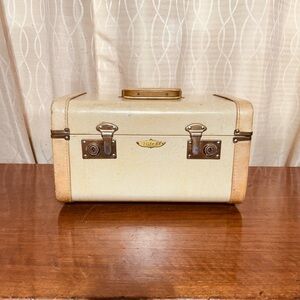 Vintage “Flight 69” Cream Train Case with Tan Accents
